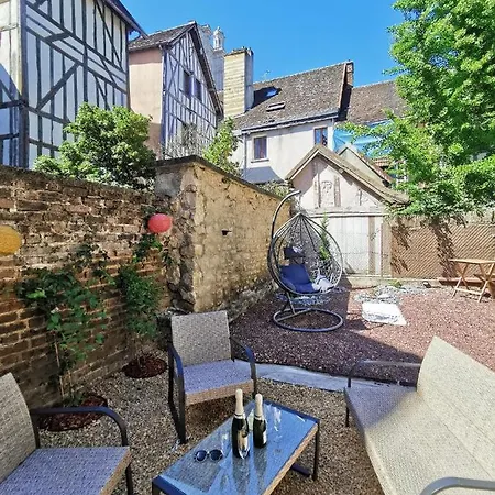 Apartment Le Papillon De La Cathedrale - Calme - Jardin - Wifi *