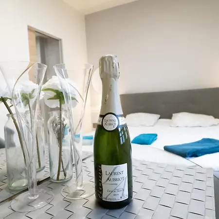 Le Papillon De La Cathedrale - Calme - Jardin - Wifi