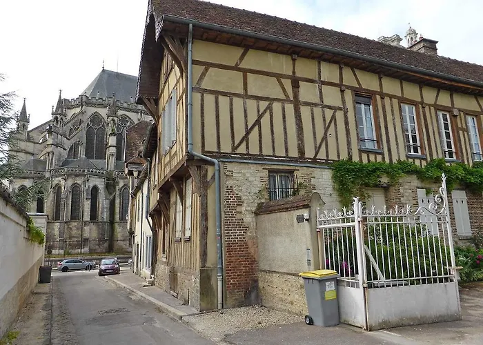 Apartment Le Papillon De La Cathedrale - Calme - Jardin - Wifi *