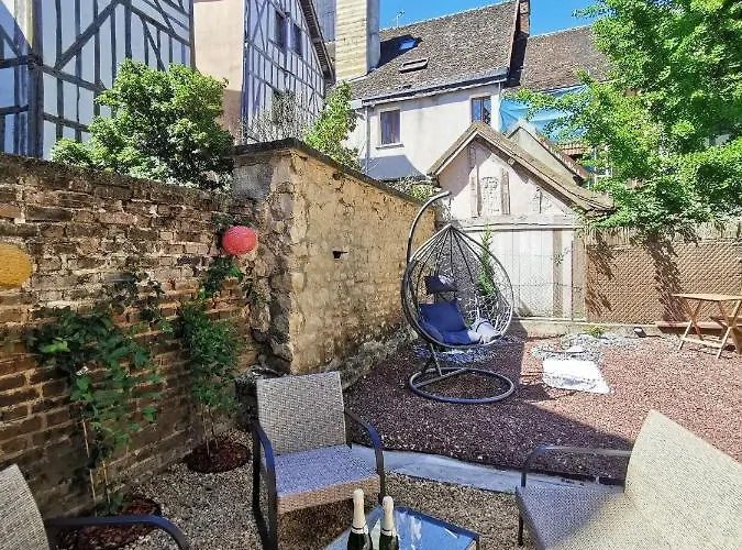 Apartment Le Papillon De La Cathedrale - Calme - Jardin - Wifi *
